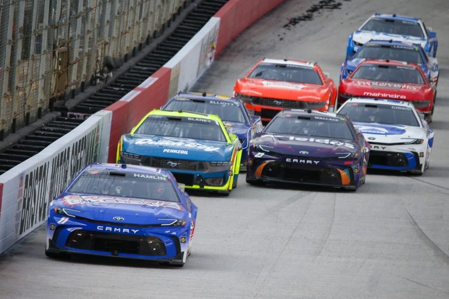 Denny Hamlin overcomes tire issues, wins at Bristol
