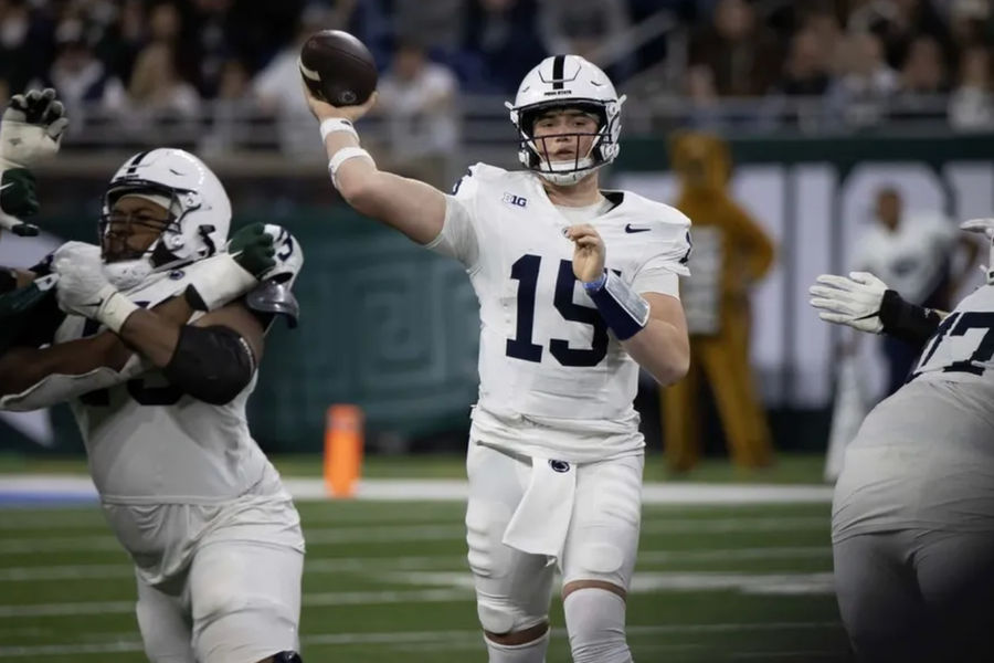 Nov 24, 2023; Detroit, Michigan, USA; Penn State Nittany Lions quarterback Drew Allar (15) passes the ball against the Michigan State Spartans during the second half at Ford Field. credits: David Reginek-USA TODAY Sports