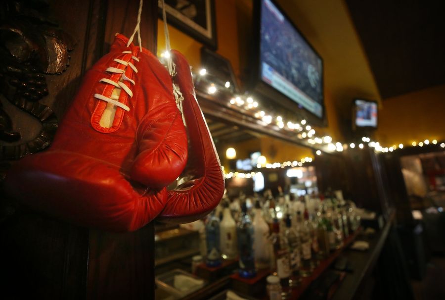 Three-time world champ Israel Vazquez dies at 46