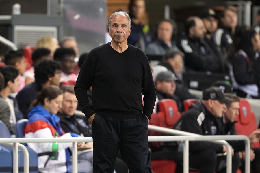 Veteran coaches at the helm when Quakes visit Sporting KC