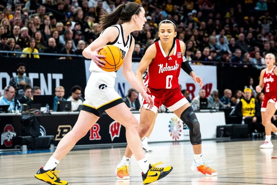 Caitlin Clark powers No. 3 Iowa to Big Ten tournament title
