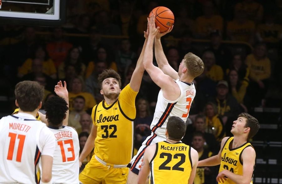 No. 12 Illinois rolls past Iowa