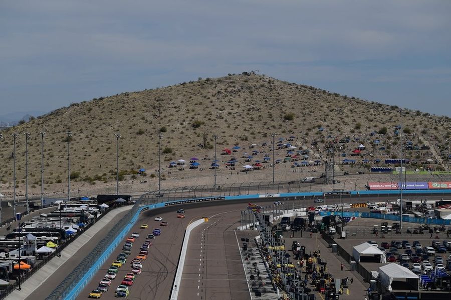 Toss-the-trophy trend alive as NASCAR jumps to Phoenix