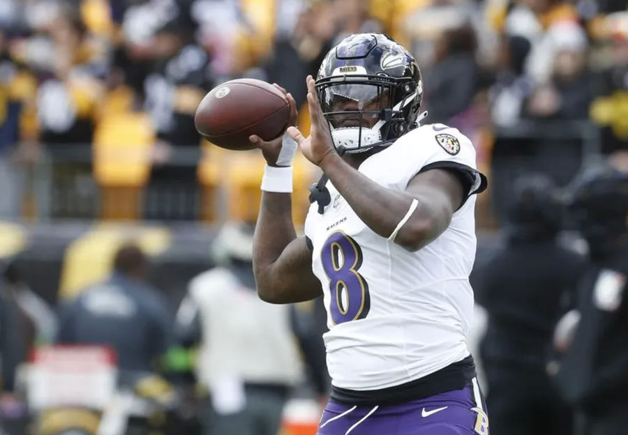 Oct 8, 2023; Pittsburgh, Pennsylvania, USA; Baltimore Ravens quarterback Lamar Jackson (8) warms up before the game against the Pittsburgh Steelers at Acrisure Stadium. credits: Charles LeClaire-USA TODAY Sports