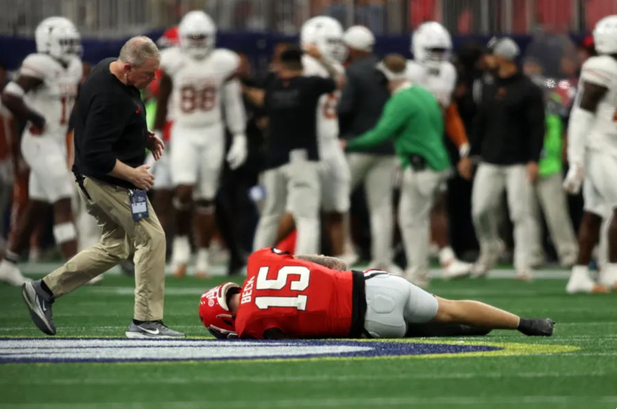 Georgia’s Playoff Hopes Dim as Carson Beck’s Injury Forces Unproven Gunner Stockton into Spotlight