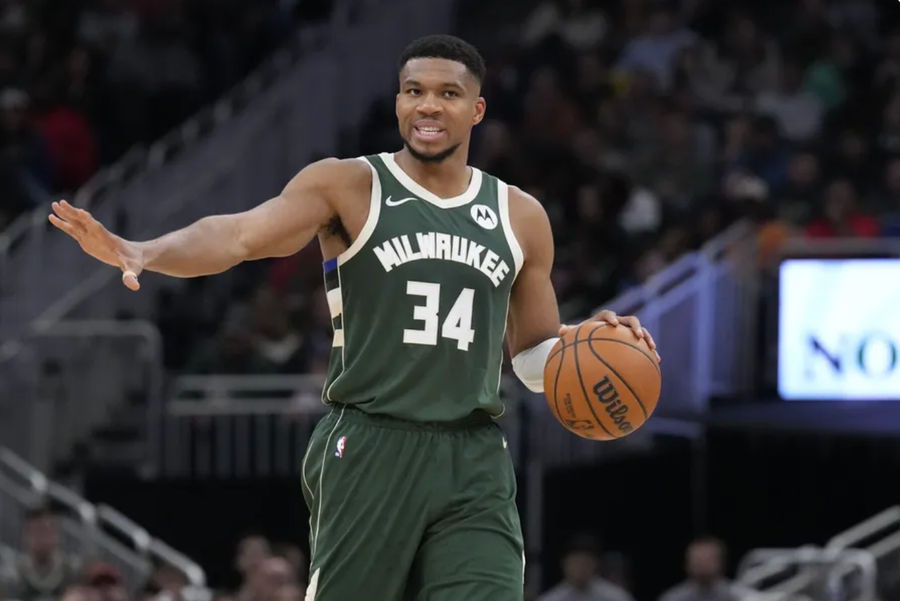 Giannis Antetokounmpo Finally Stops Shooting 3s, Milwaukee Bucks Win Big