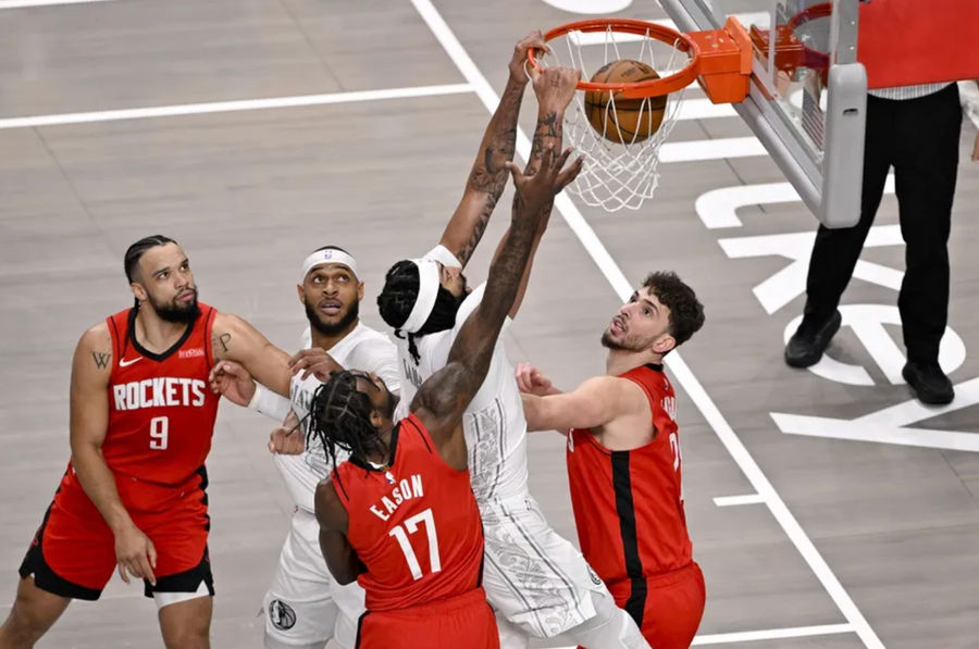 Anthony Davis Injury Update: Dallas Mavericks Star Leaves Debut With Non-Contact Injury
