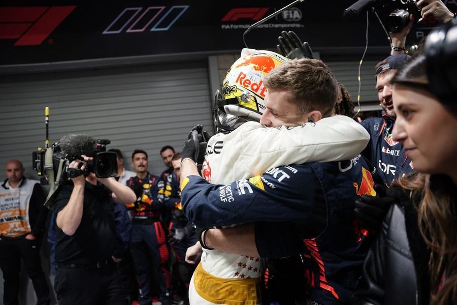 Reports: Embattled Christian Horner meets with Verstappen manager