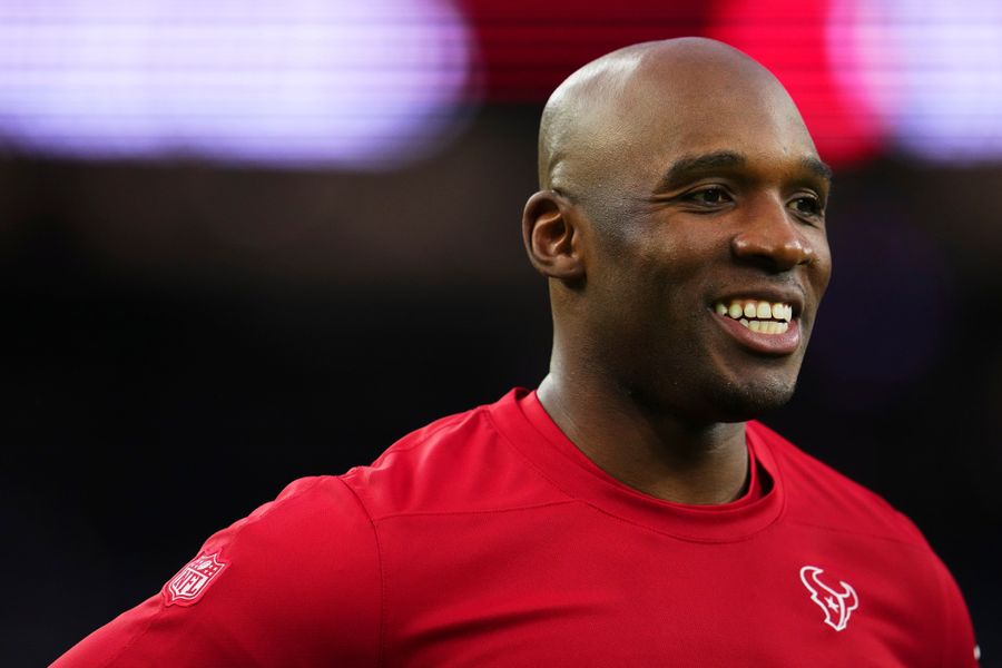 DeMeco Ryans is the only choice for NFL Coach of the Year