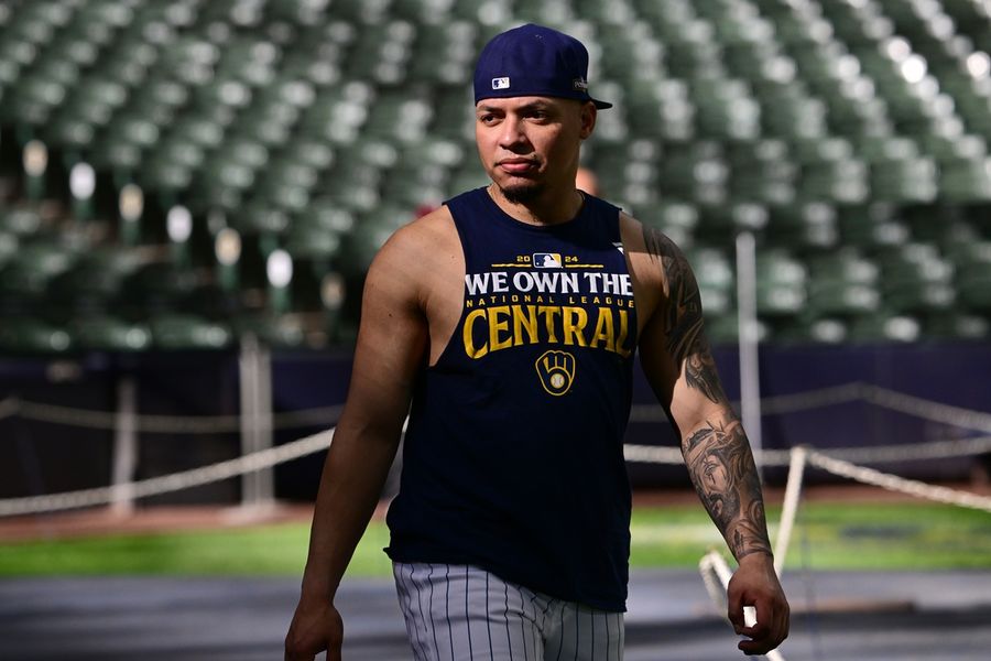 El receptor All-Star de los Cerveceros William Contreras acepta contrato por un año