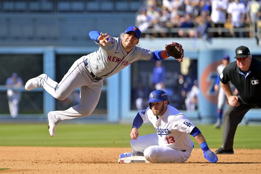 Report: Padres, Jose Iglesias reach minor league deal