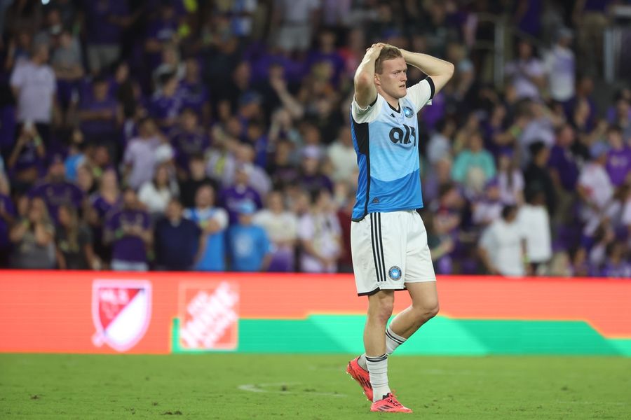 El Charlotte FC traspasa al delantero Karol Swiderski al equipo griego