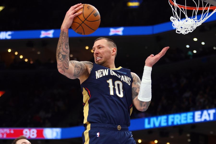 Los Pelicans transfieren al centro Daniel Theis a OKC