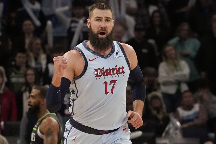 Informe: Los Kings adquieren al pívot de los Wizards, Jonas Valanciunas