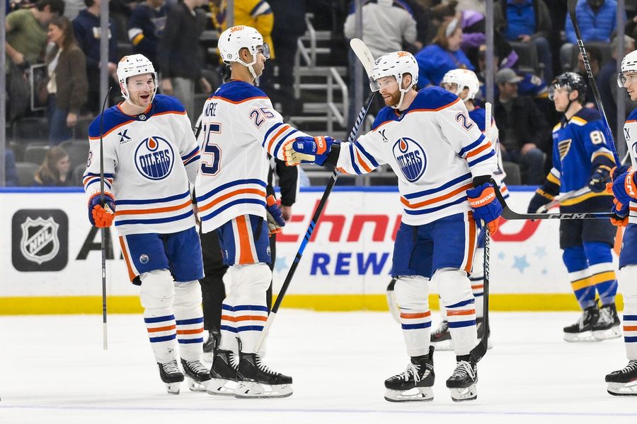Los Oilers buscan ganar impulso en el encuentro contra los Blackhawks