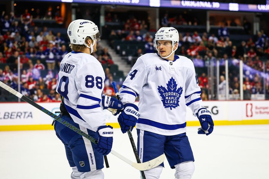 Resumen de la NHL: el triplete de William Nylander impulsa a los Leafs a la victoria sobre los Flames