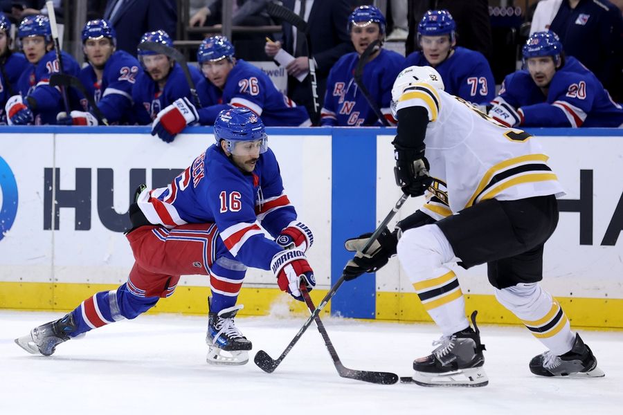 Los Rangers remontan en el tercer período y derrotan a los Bruins