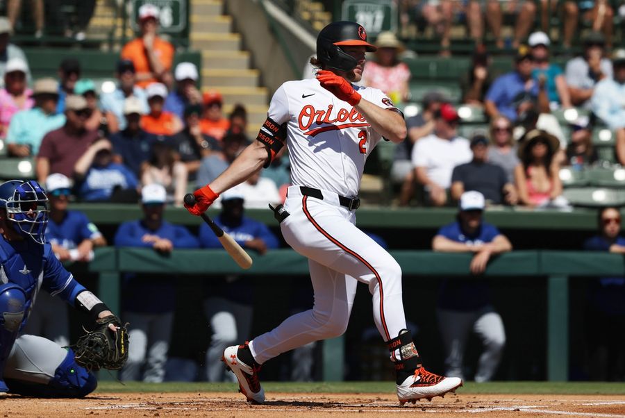 Orioles star SS Gunnar Henderson (side discomfort) exits game 