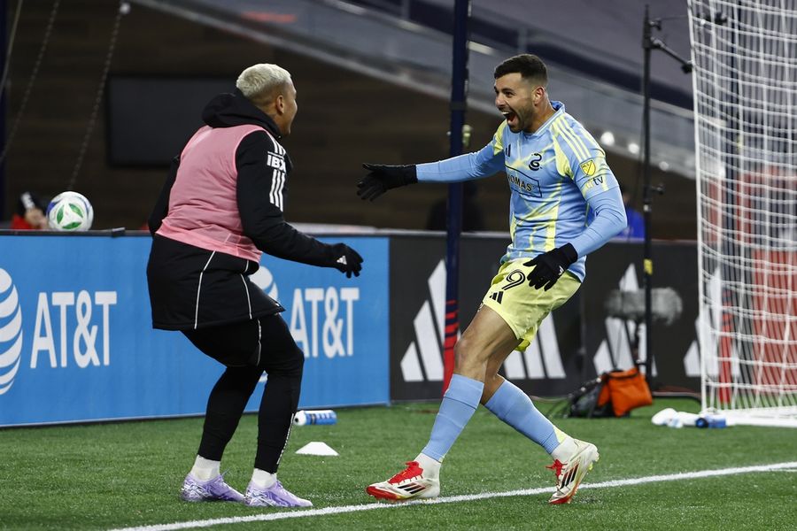 Philadelphia Union stay perfect; Revolution still without a goal