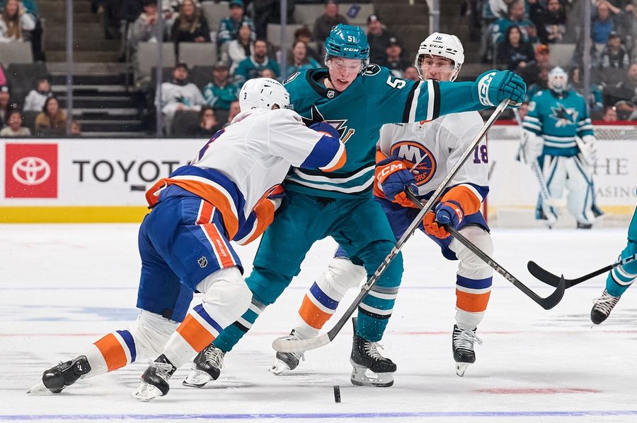 Jean-Gabriel Pageau posts 3 points in Islanders' win over Sharks