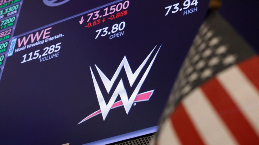 WWE se vuelve más rica mientras 100 empleados reciben el arranque
