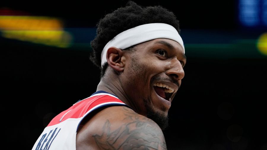 The players aren’t allowed to hit mouthy fans, but somebody should