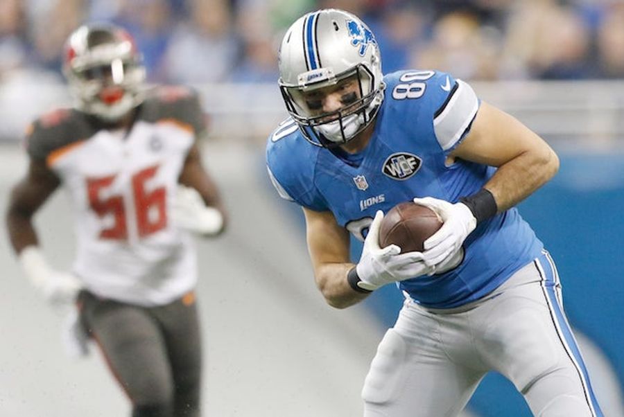 Joseph Fauria&#39;s Tweet About His Girlfriend And Russell Wilson Is...Odd