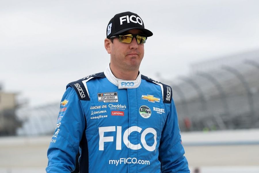 Kyle Busch edges Ryan Blaney for Dover Cup pole